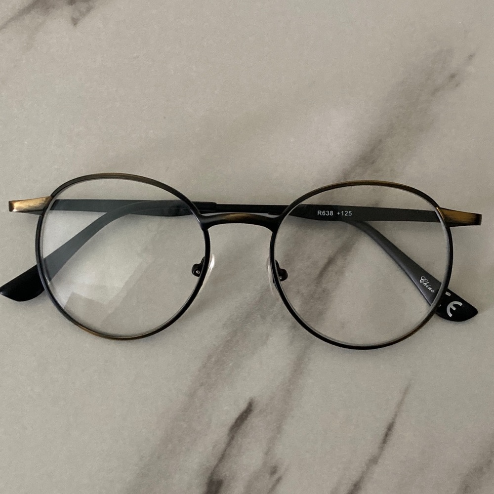 Classic Black and Gold Round Glasses